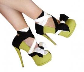 BLACK AND WHITE HEEL CONDOM